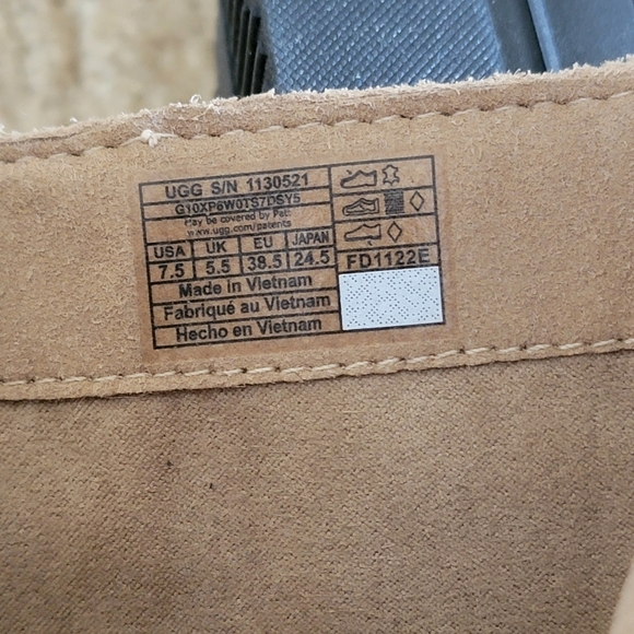 New UGG Ashton Short Waterproof Suede Buckle Boots, Size 7.5 - Picture 10 of 16